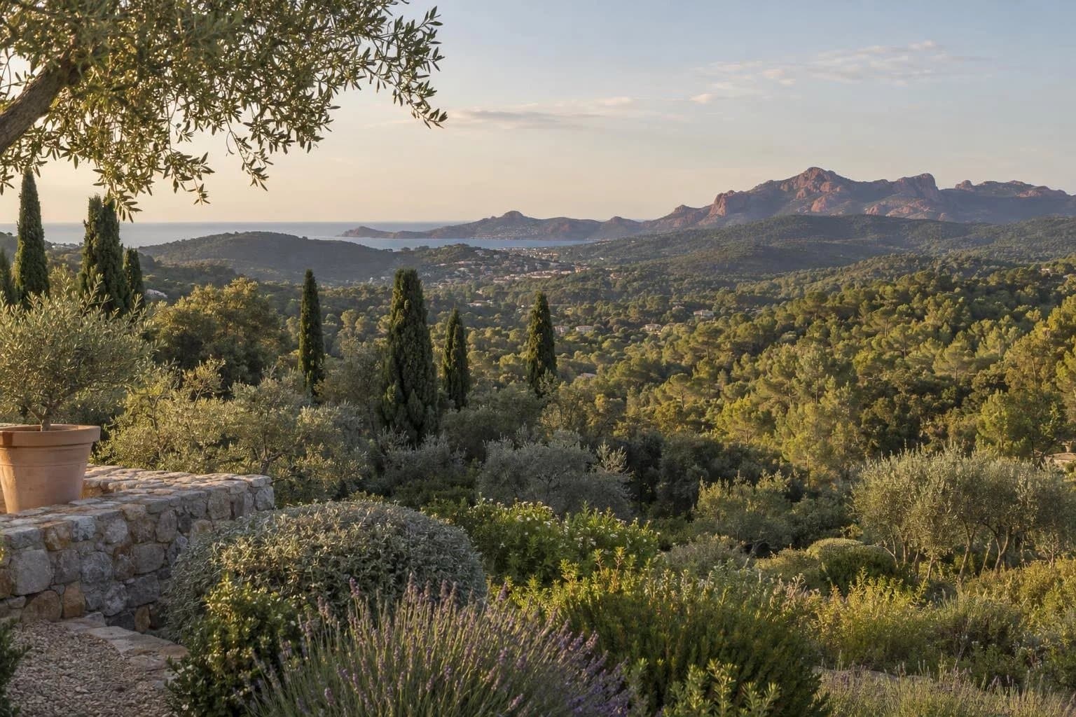 Building plot with views of the Estérel